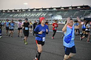 BIB: 0752, 83395, 53170
                            <button type="button" onclick="openModal(10464679)" class="btn btn-primary btn-sm float-right btn-popup" data-toggle="modal" data-target=".modal-high-quality">
                        <i class="fas fa-shopping-cart"></i> Add to Cart
                    </button>
                                            <button type="button" onclick="isThisMe(10464679, true)" class="btn btn-success btn-sm float-right btn-popup btn-isme hidden" data-toggle="tooltip" data-placement="bottom" title="นี่คือรูปของคุณใช่ไหม คลิกที่นี่เพื่อเอาเข้าอัลบั้ม">
                        <i class="fas fa-plus"></i> Add to album
                    </button>
                    <button type="button" onclick="isThisMe(10464679, false)" class="btn btn-warning btn-sm float-right btn-popup btn-isnotme hidden">
                        <i class="fas fa-ban"></i> Remove from album
                    </button>